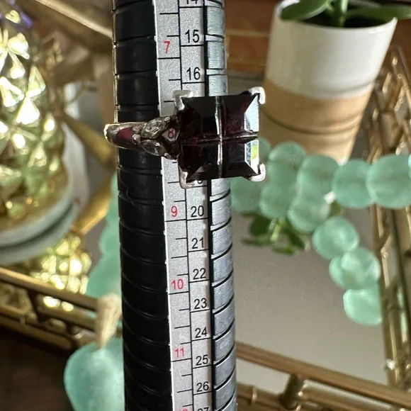 1990s Garnet Statement Ring Size 8 - Picture 7 of 11